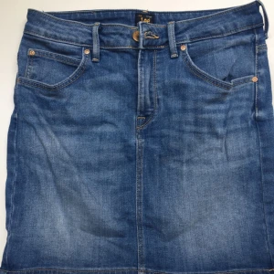 - Jeanskjol från lee storlek 34, passa på 
