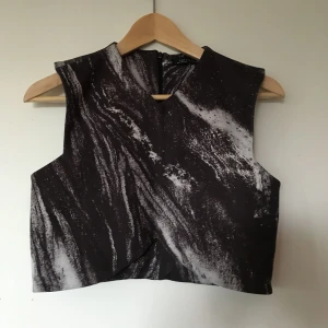  - Kort top/linne från Zara, aldrig använd! Postas den tillkommer frakt 