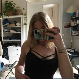  - Söt topp från Hollister! Perfekt till sommaren:))