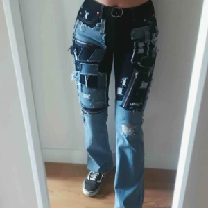  - Två byxor ihop sydda till ett par nya coola jeans. Byxorna är ifrån Filippa k och Lee jeans köpte ifrån secondhand⭐️ Köpare står för frakt