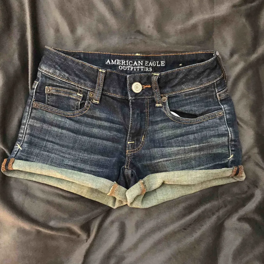 Jeans shorts från american eagle Outfitters. . Shorts.