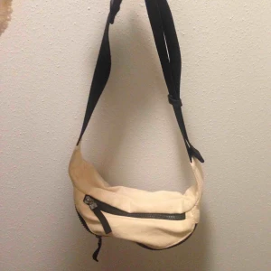  - Magväska så gott som ny