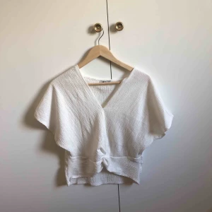  - en snygg tröja från zara, som har kommit till användning 1-2ggr och därför säljer jag den 🌟