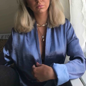  - Kavaj från NAKD. Endast testad o lappen sitter kvar. Nypris 600kr.