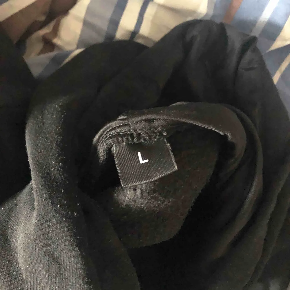 Fake Thrasher hoodie i storlek L men är väldigt liten så skulle säga S/XS. Bra skick, Säljs till högst bud!. Hoodies.