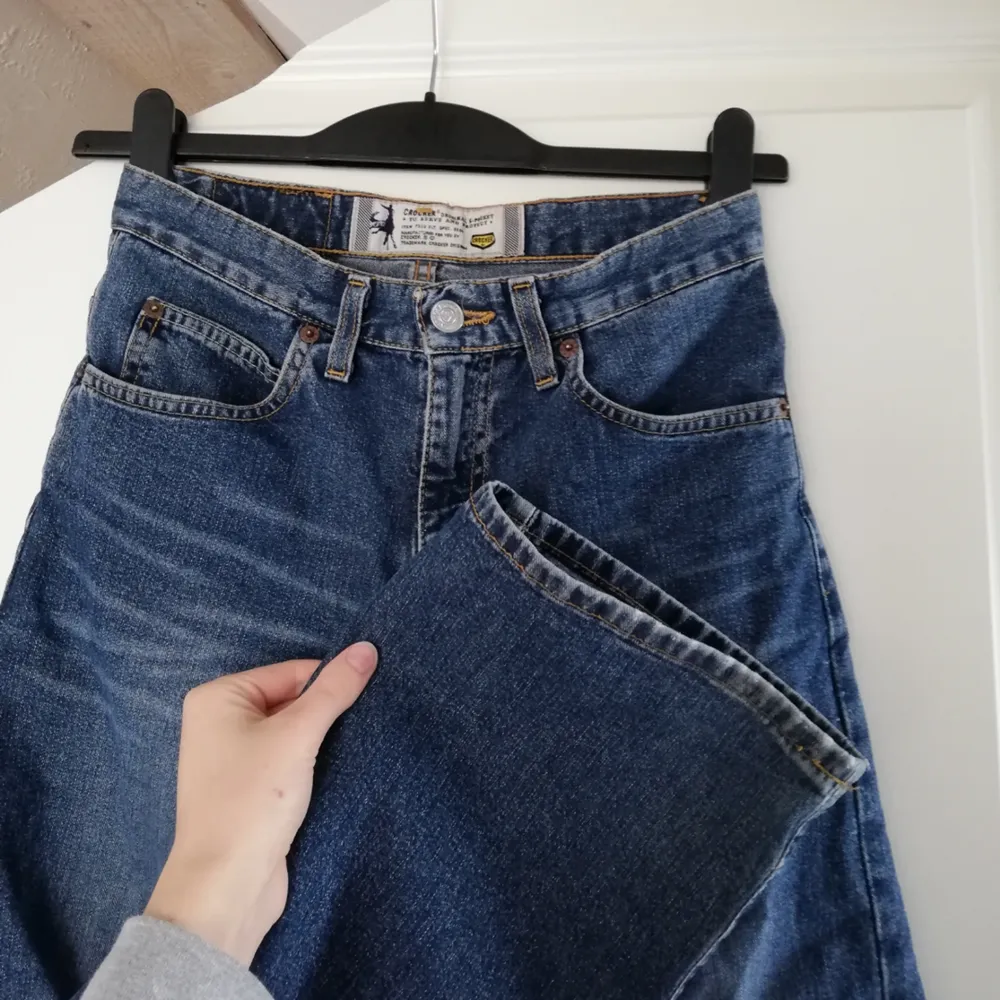 Supersnygga jeans från Crocker, passar xS - liten S. Vida nedtill 🌸. Jeans & Byxor.