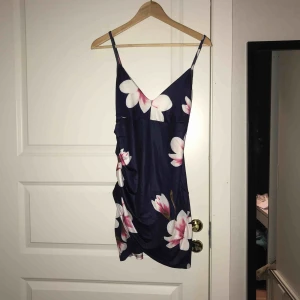  - Fint kvalitet! Väldigt fint! Sälja på grund av den är för stor.