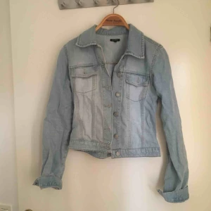  - Jeansjacka från veromoda! Perfekt till i sommar🌞🥂