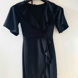  - Volang klänning aldrig använd ✨