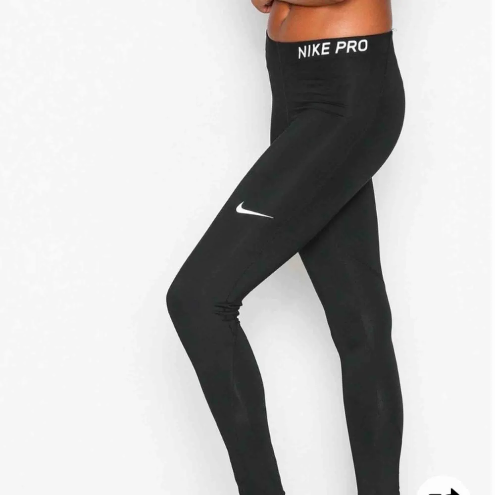 Nike Pro Tights, sparsamt använda. Står storlek M på dom men passar bättre en XS/S:a. Jeans & Byxor.