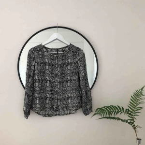  - Ljuvlig tunn blus köpt i New York 🌞🌿