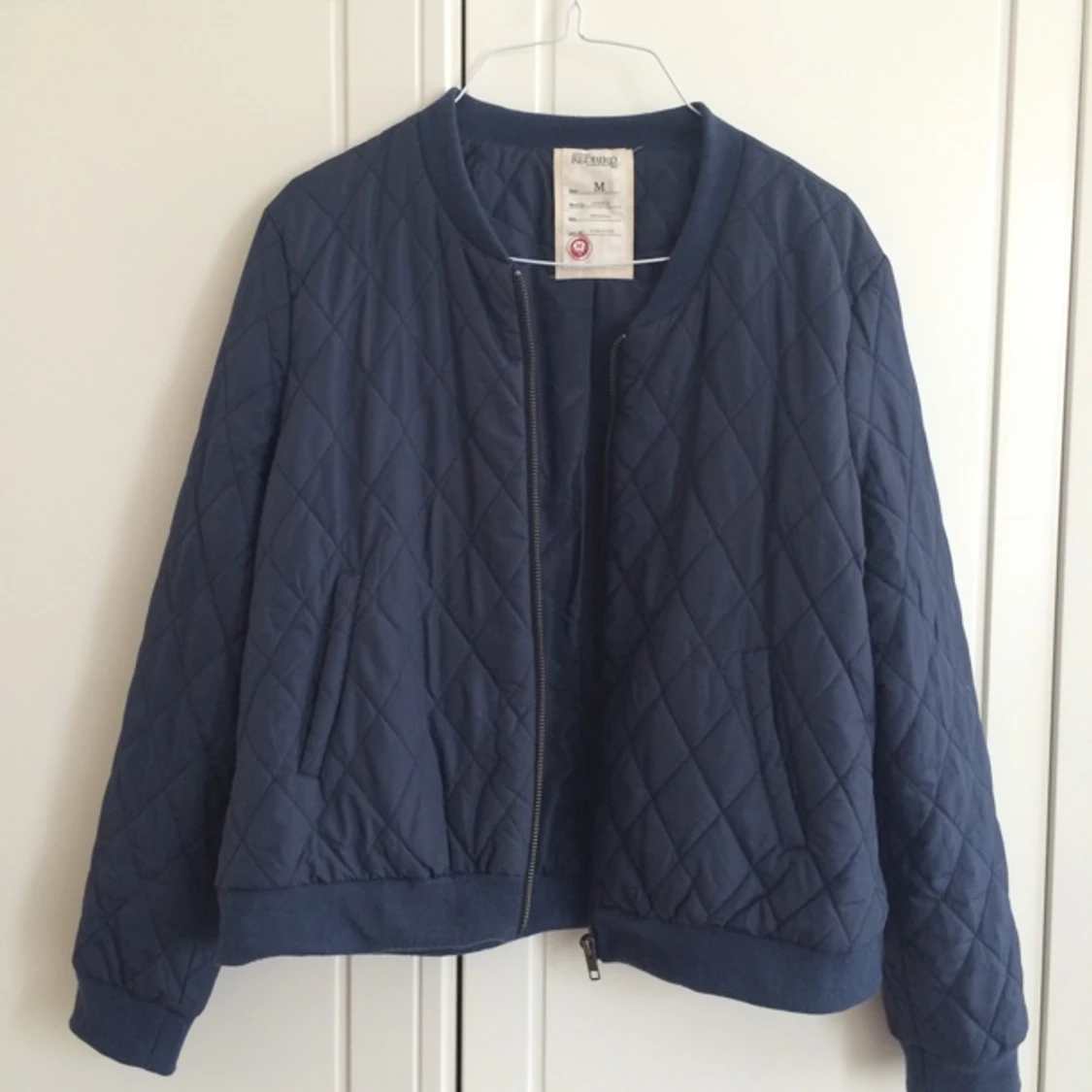 Qviltad jacka från westhill, bilbok. Bomber modell. 