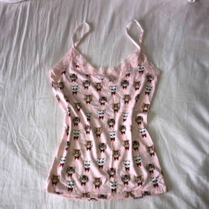  - Supersöt ljusrosa spetslinne med katter🐱 Justerbar och aldrig använd✨ FRI FRAKT 