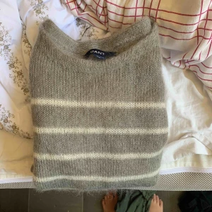  - Säljer min stickade ganttröja pga ingen använding! Fraktkostnad tillkommer. Rökfritt hem.