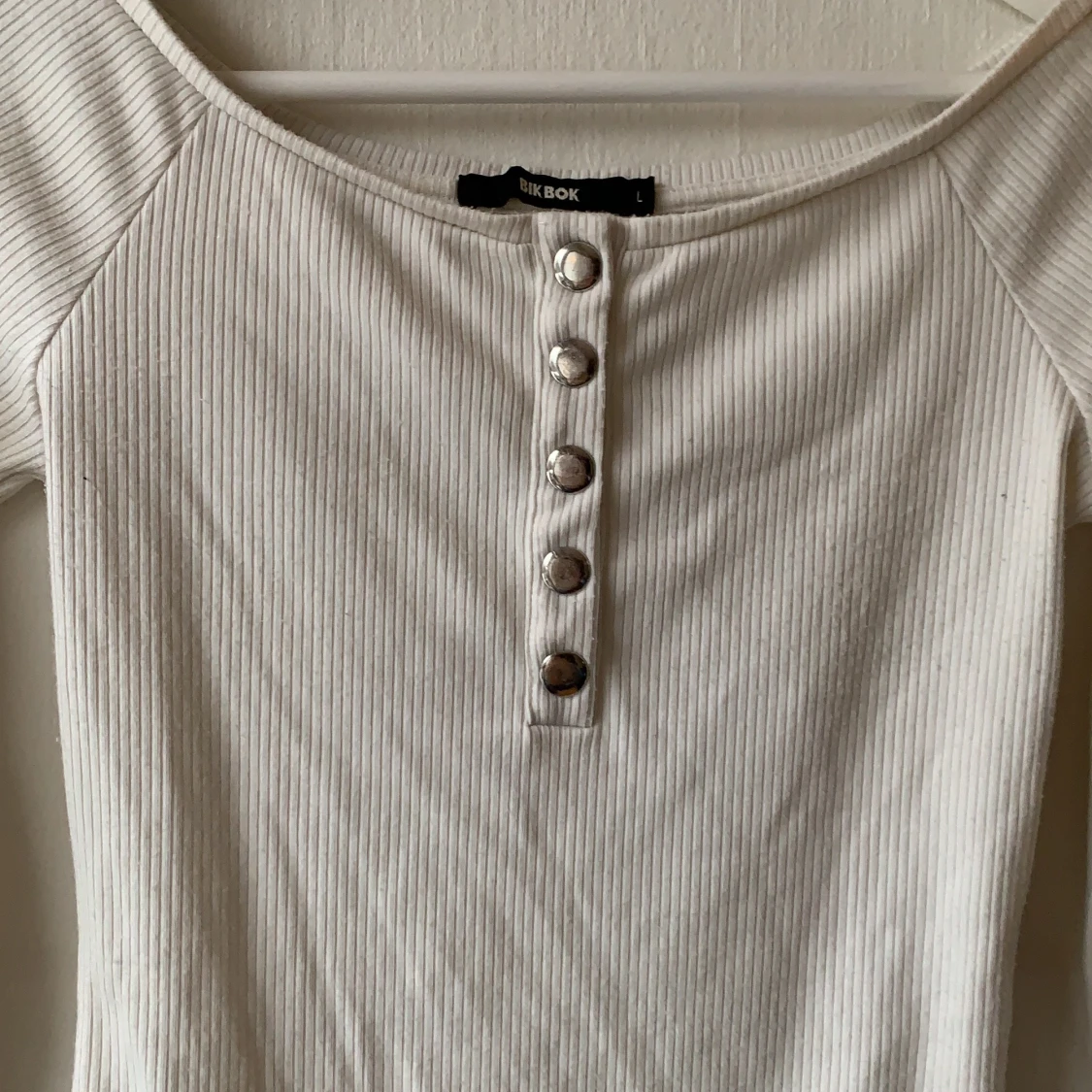 Body med knappar - 90