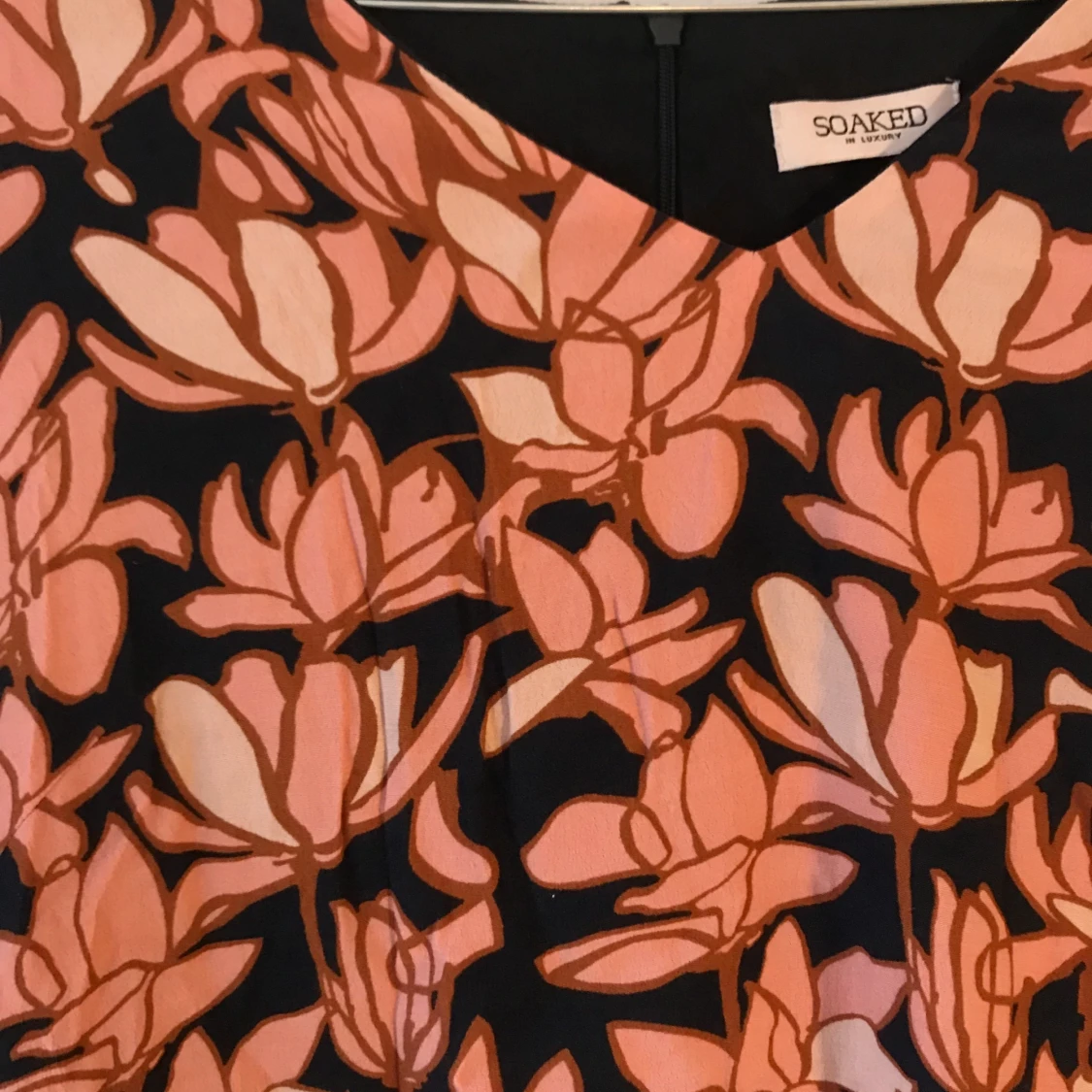 Blommönstrad klänning från Soaked  - 90