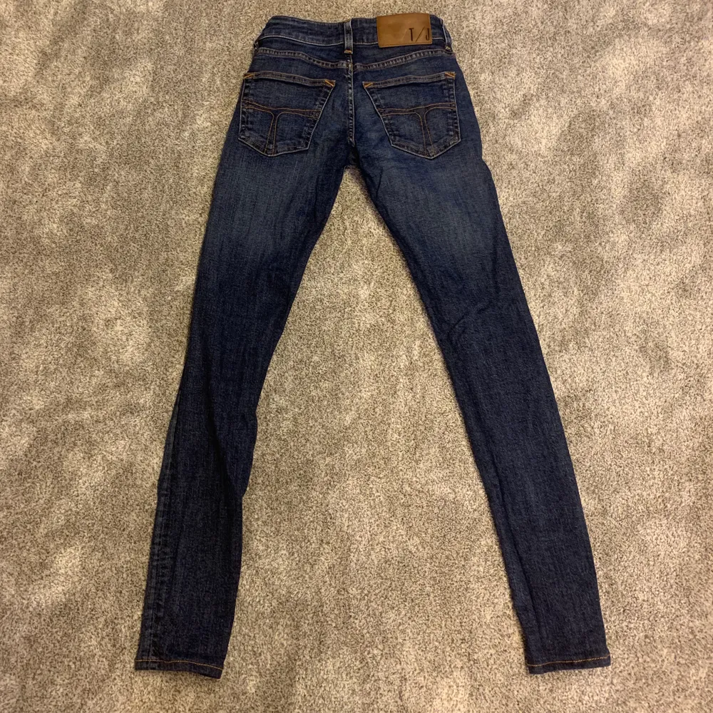 Väldigt fina jeans och i gott skick från Tiger of Sweden, använda 1 gång. Säljes pga att dom blivit för små. Jeans & Byxor.