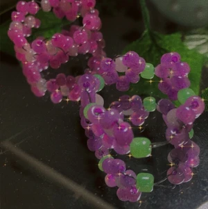 Ringar - Säljer just nu dessa coola ringar som har blommor på sig, perfekt till sommaren/våren💫 [ priset kan variera men just nu är det mellan 25-40 kr ] ❤️