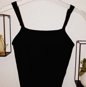 Linne🖤 - Supergulligt svart linne🖤