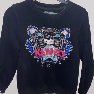 Konto tröja  - Hej! Säljer nu mera min kenzo tröja (Äkta) för ett riktigt rimligt pris❤️har använt tröjan ungefär 6gånger! Men nu mera skräpar den bara ner i min gaderob🥰(står dock inte för frakten)💗