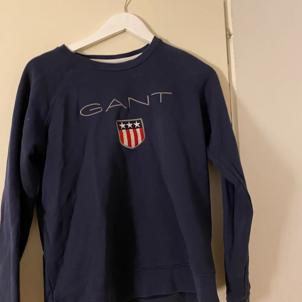 Gant tröja som jag aldrig använder. Använt ett fåtal gånger så nästan nyskick. Inga skador eller så. . Tröjor & Koftor.