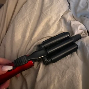 OBH NORDICA - Oanvänd vågtång/krustång. Jättefint skick och bara legat i garderoben. Kostar 400kr ny så tänker mig 180kr plus frakt.