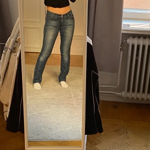 Lågmidjade mörkblå jeans - Bra kvalite, märkesjeans
