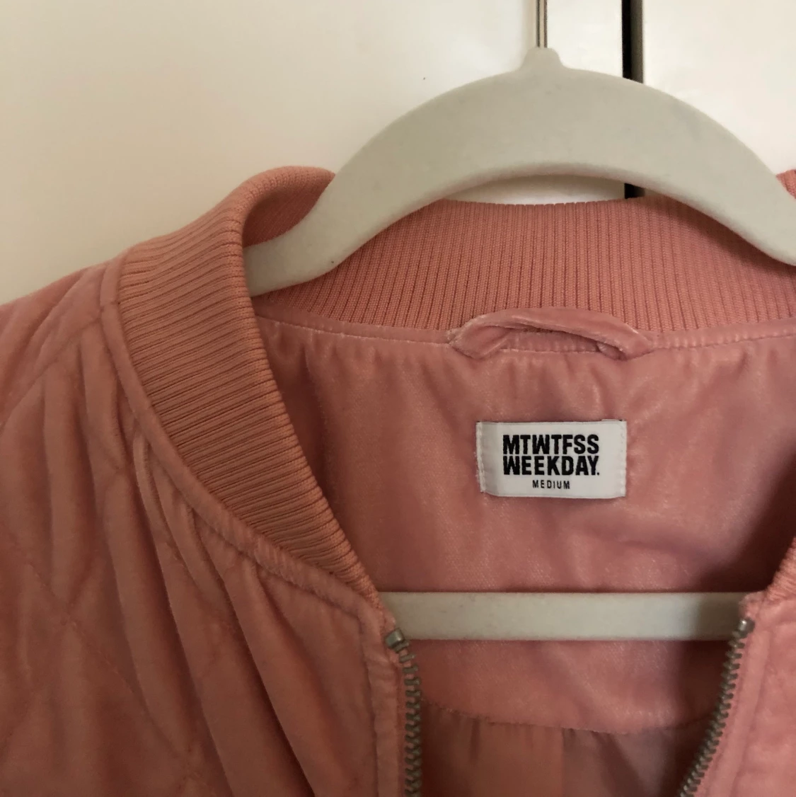 Rosa bomberjacka i sammet - 90