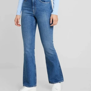Bootcut jeans Weekday - Säljer mina fina bootcut/flare jeans från weekday i modellen MILE. De är i storlek 24/32 o passar mig som är 170 perfekt i längden. Säljer pga får inte användning för dem längre. De är i fin kvalitet och passar till typ allt! :) Köpare står för frakt. 