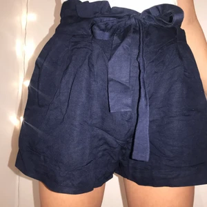 Shorts  - Från H&M. Lite skrynkliga på bilden men kan självklart strykas innan leverans. Köparen står för frakten!