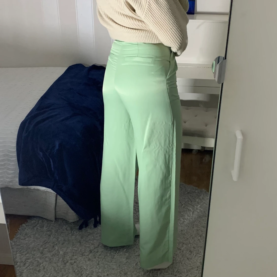 Gröna byxor med vida ben från NAKD - 90