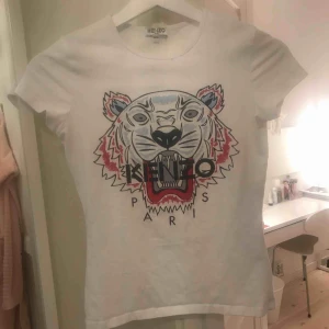  - Kenzo tröja i fint skick  Säljs pga att jag vett ur den 