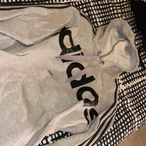  - Strl L men skulle säga den är som en M