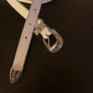  - Fint skärp från BikBok, aldrig använt. 20kr + frakt 30kr