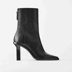  - Nya supertrendiga boots från ZARA. Oanvända, nypris 1295:-