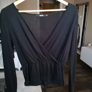  - Peplum tröja från bikbok xs 60kr+frakt 
