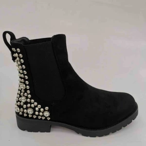  - helt nya vinterskor, är oanvända 