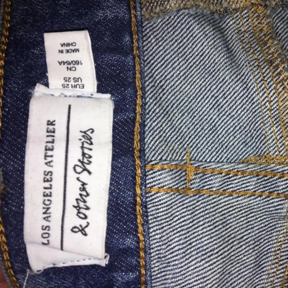 Nya jeans från Othee stories! Fina detaljer på framsidan. Jeansen är i strechmaterial med hög midja. Jeans & Byxor.