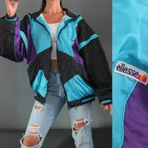 Vintage! ✨ One of a kind ellesse 90s jacket🪁 Strl XXL så sitter sådär oversize snyggt (jag är 173cm) Pris: 850:- rek. frakt tillkommer.