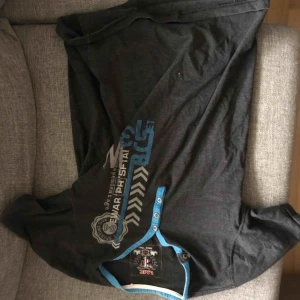  - LMC T-shirt inköpt i Oslo.  Storlek: Medium  Kan mötas upp i Göteborgsområdet gratis eller skicka mot kostnad. 