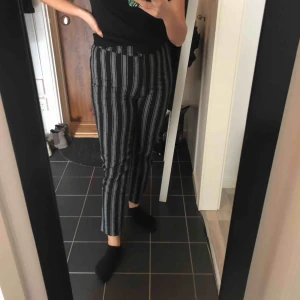  - Byxor från Brandy Melville, passar strl S-M. De är suuupersköna och sitter bra på. Använda 2-3 ggr 🖤 frakt tillkommer