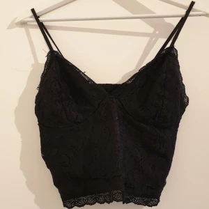  - Spetstop från BikBok. Använd fåtal gånger. Frakt tillkommer! 