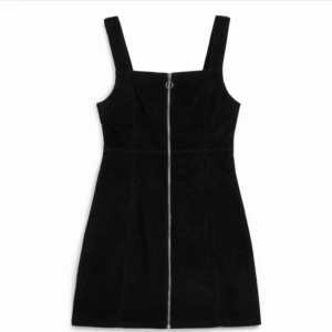  - Söt klänning i storlek 40 från Primark. Aldrig använd, nypris 150kr. 