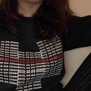  - Superskön tröja från Zara. Nästan aldrig använd så den är fortfarande gosig inuti! Storlek S/38, dock i mens’ sizes så den är lite oversized vilket äger. Passar absolut XS-M! Frakt tillkommer :)