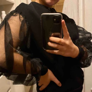  - Sweatshirt med meshärmar, använd fåtal tillfällen