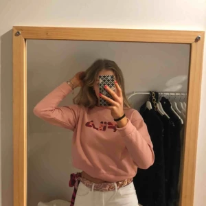  - Rosa camoflage tröja från fila. Köpt i Berlin.