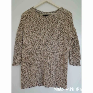  - Hvit/beige/brun med «gull» i