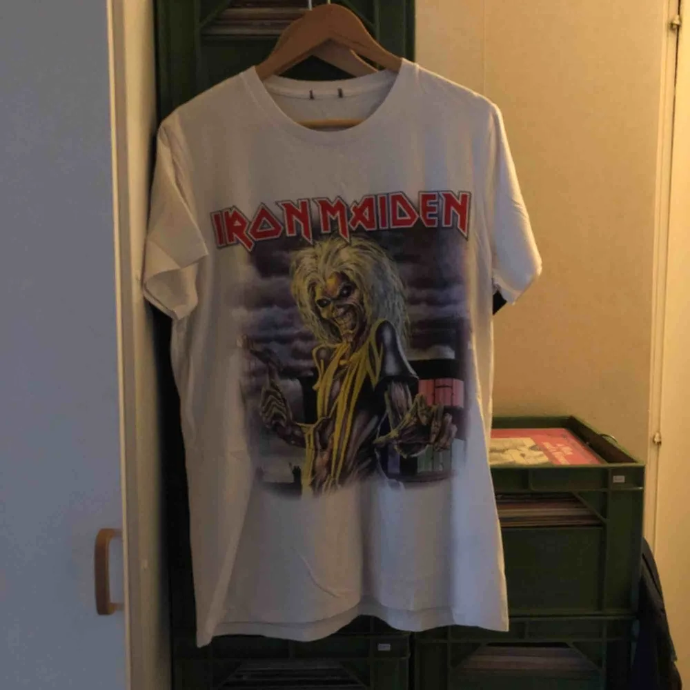 Iron Maiden - Medium - kan hämtas i Uppsala eller skickas mot fraktkostnad . T-shirts.