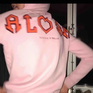  - scotch and soda hoodie, köpt på bestofbrands, storlek xs/s💕 jätte snygg o skön!