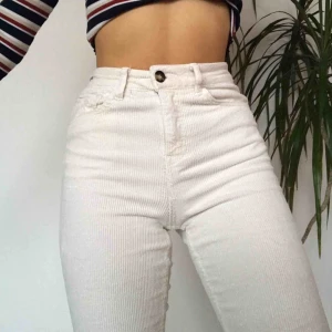  - Efterfrågade byxor från H&M. Sköna och stretchiga. Frakt tillkommer.  Kika gärna på mina andra plagg!! Dm för mer info. Högsta bud 230kr